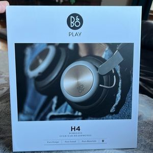 Bang & Olufsen H4 wireless headphones NIB